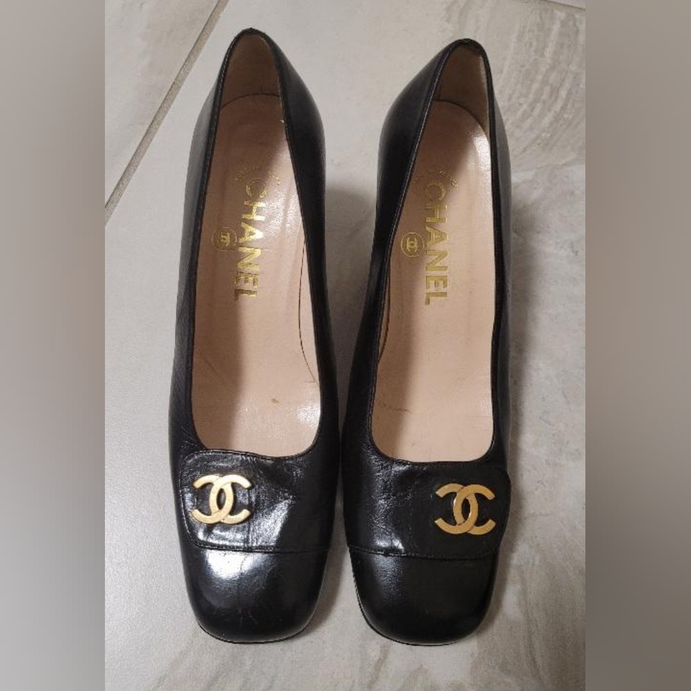 Vintage Chanel logo black heel 37